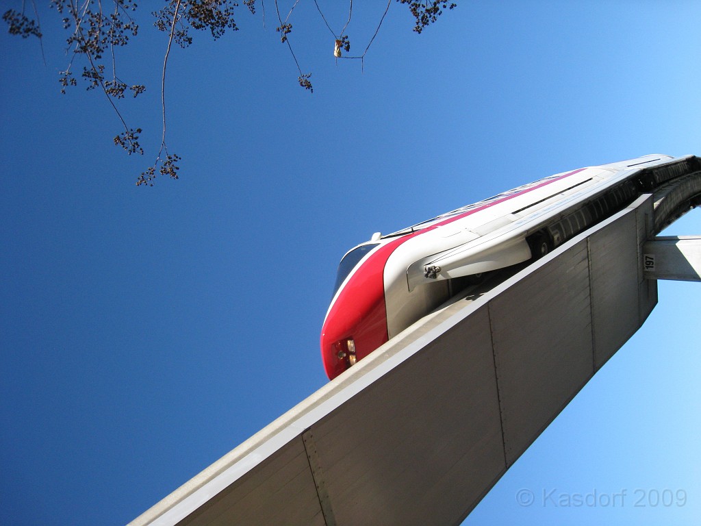 Disney 2010 D3 1230.jpg - January 9-11, 2010 Disney World Florida. Monday, up and ready to roll, took shuttle to Epcot. Caught a couple shows and took a lot of pictures. Finally had to call it a day to get to our plane to go home.